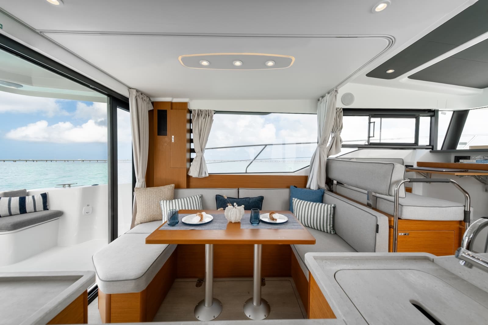 2027 Beneteau Swift Trawler 37