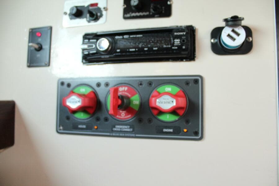 Battery Selector Switches