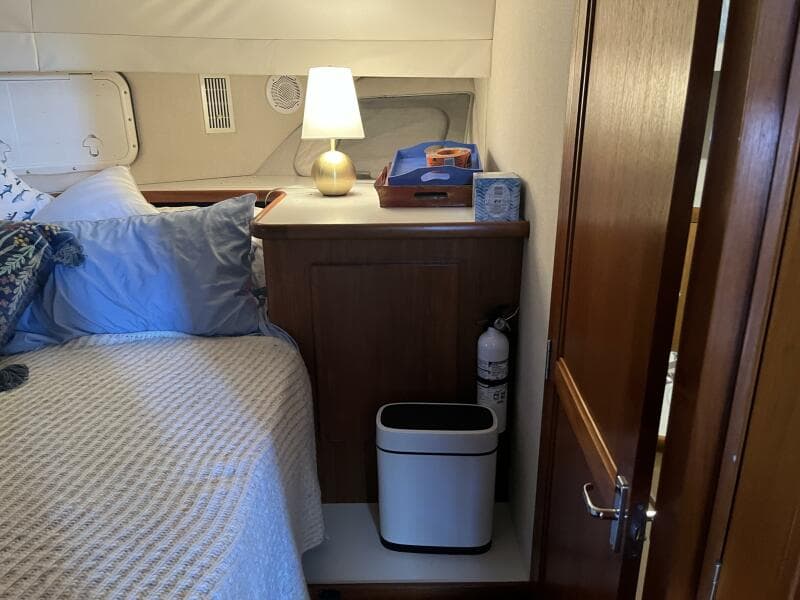 Carver 440 Aft Cabin
