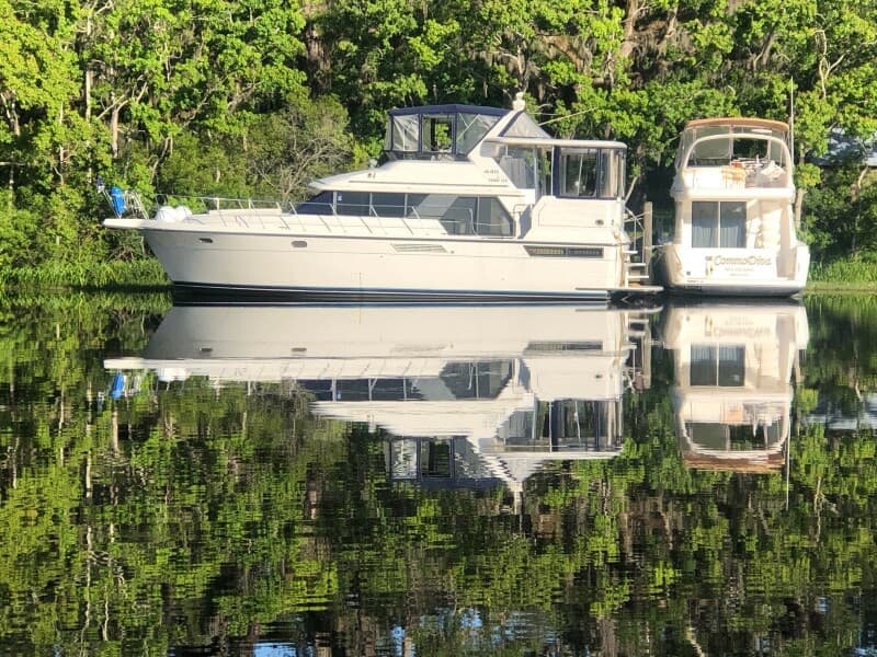 Carver 440 Aft Cabin