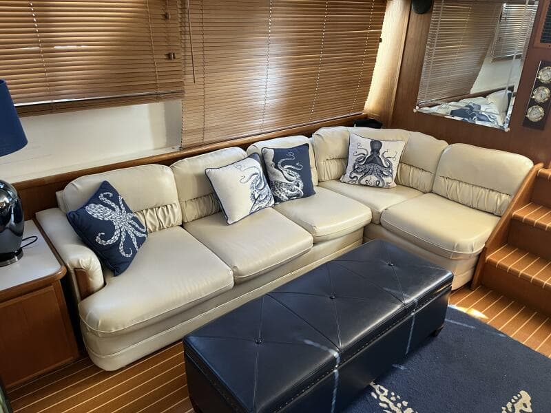 Carver 440 Aft Cabin