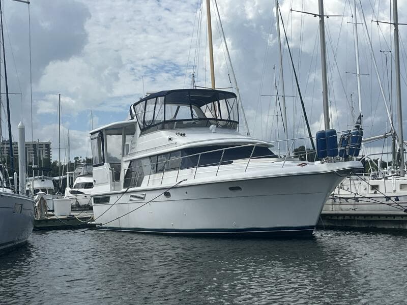 1995 Carver 440 Aft Cabin