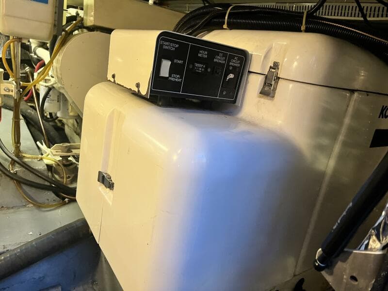 Carver 440 Aft Cabin