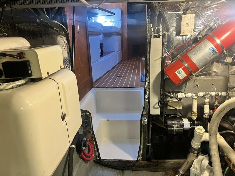 Carver 440 Aft Cabin