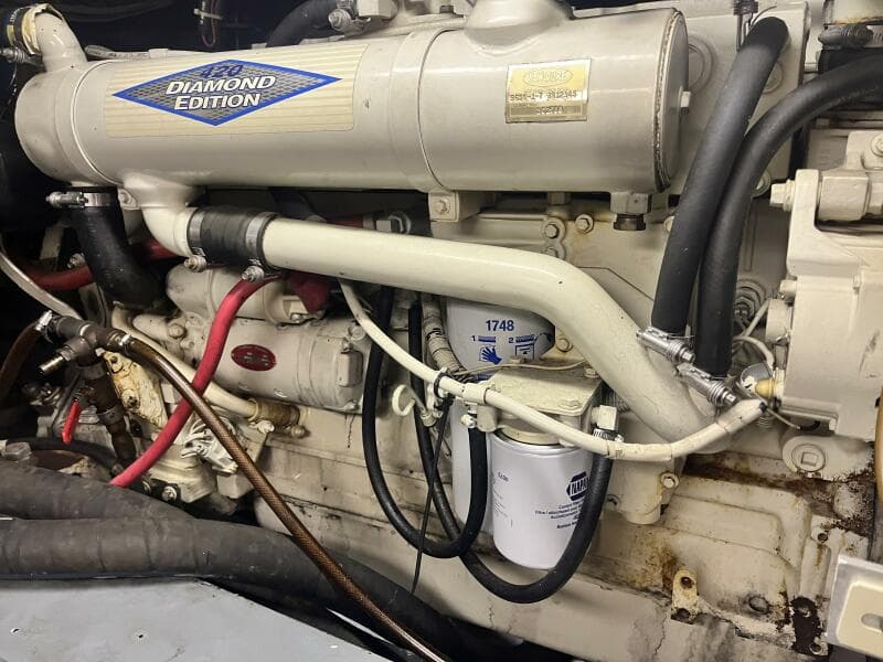 Carver 440 Aft Cabin