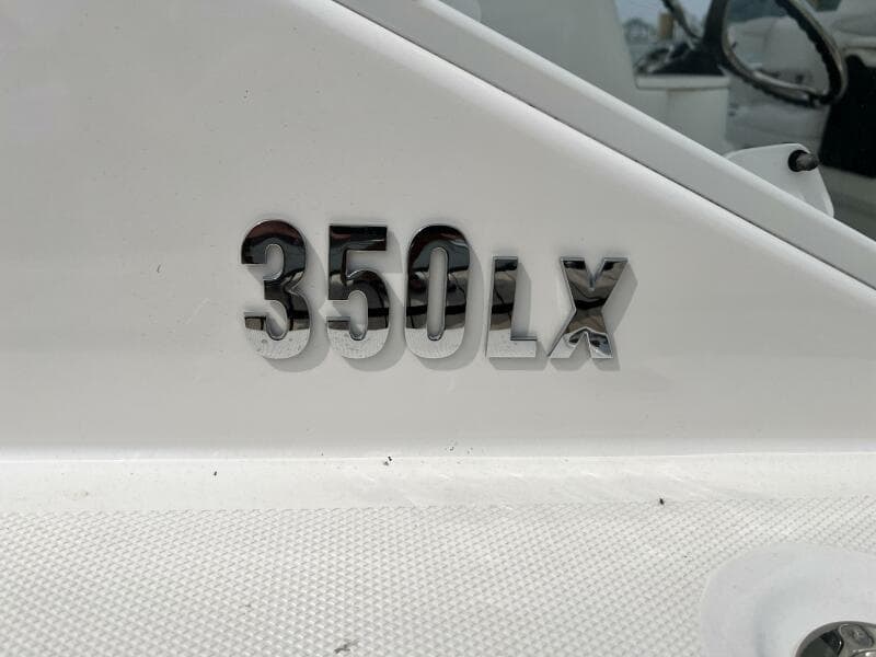 2012 Everglades 350 LX