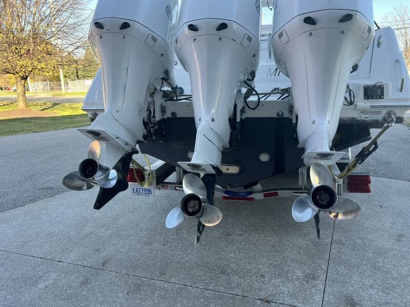 2012 Everglades 350 LX