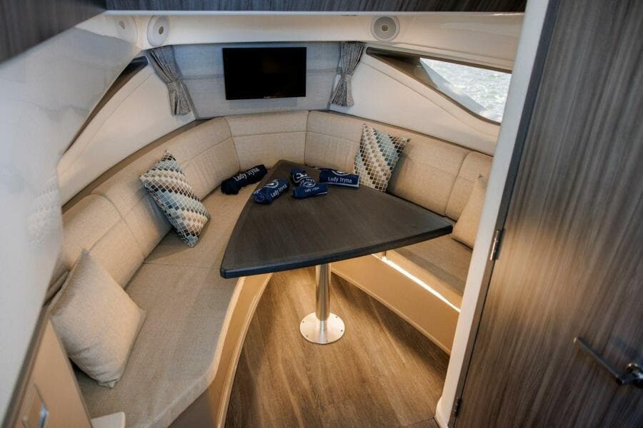 2022 Sea Ray 320 Sundancer OB