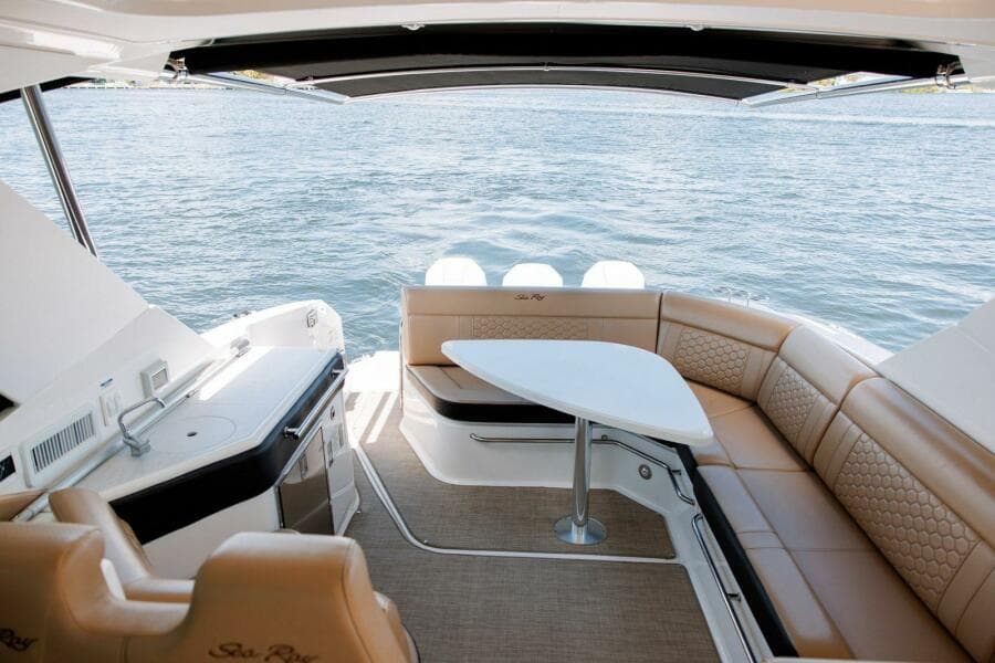 2022 Sea Ray 320 Sundancer OB