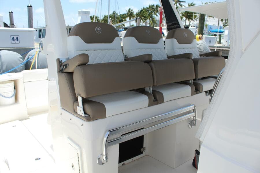 2016 Edgewater 370