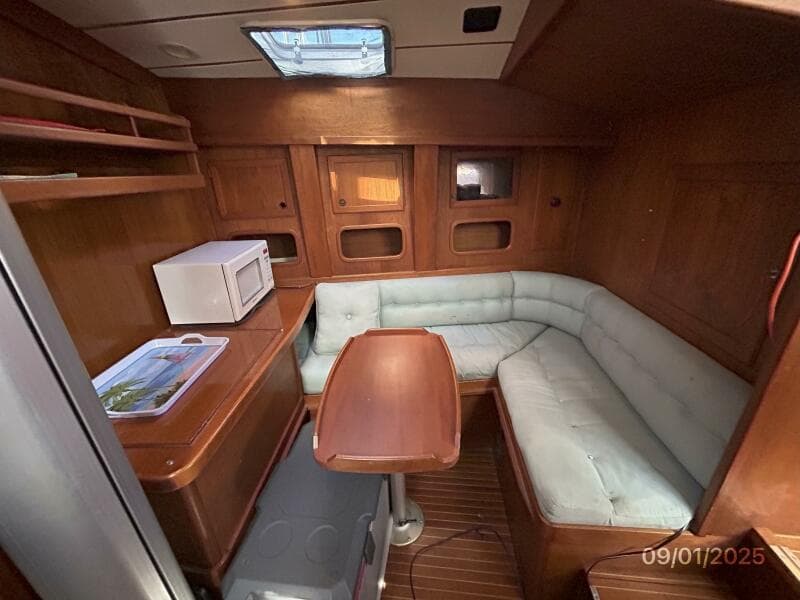 40' Nauticat dinette2