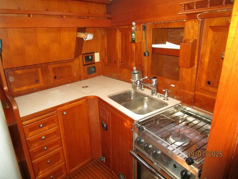 40' Nauticat galley3