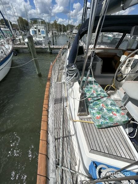 40' Nauticat port side deck1