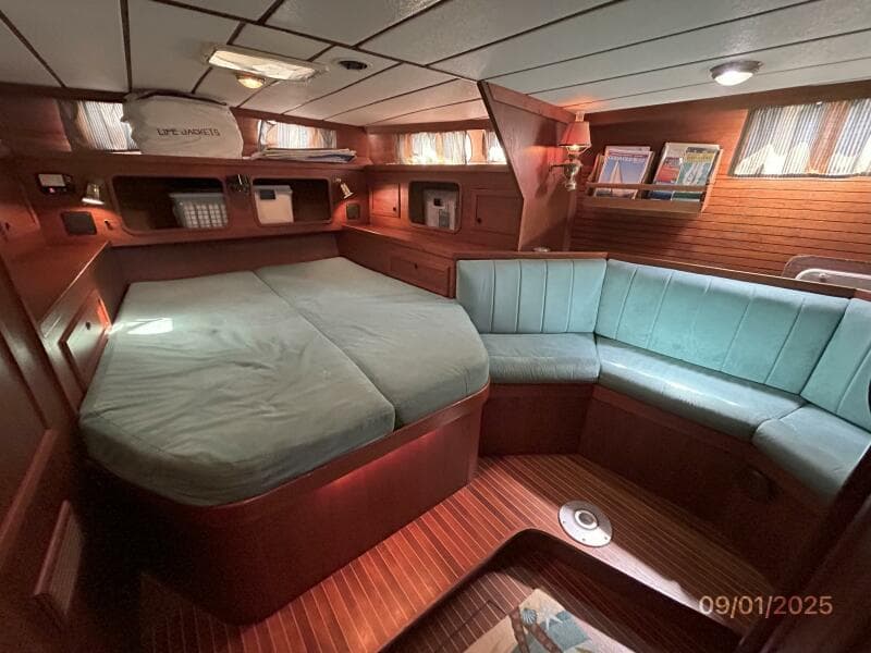40' Nauticat master stateroom