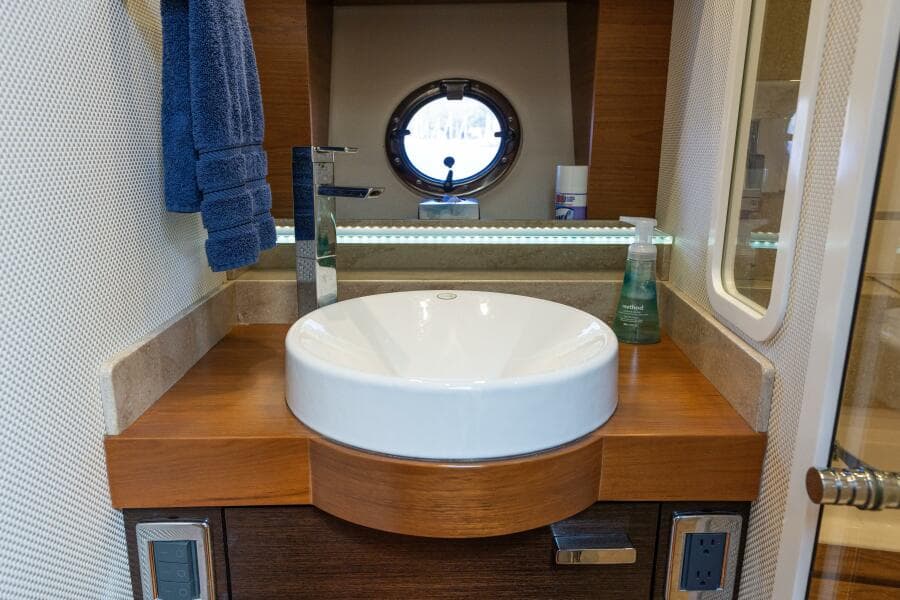 2015 Tiara Yachts 44 Coupe