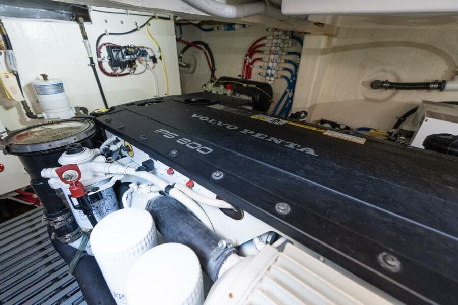 2015 Tiara Yachts 44 Coupe