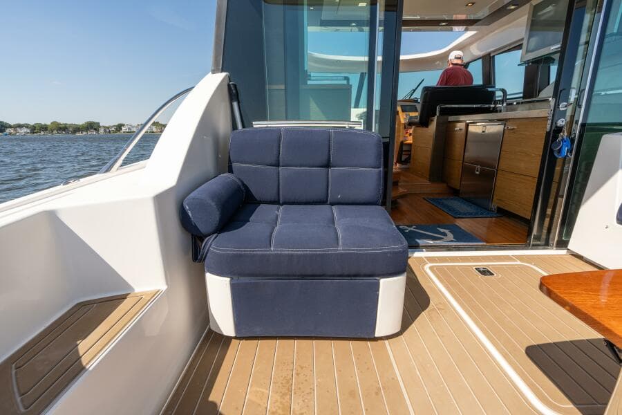 2015 Tiara Yachts 44 Coupe