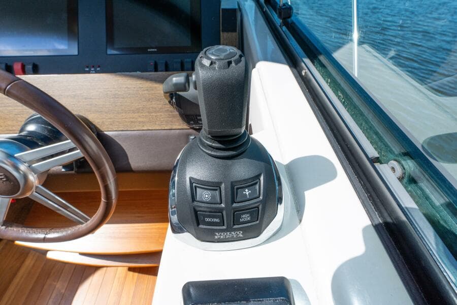 2015 Tiara Yachts 44 Coupe
