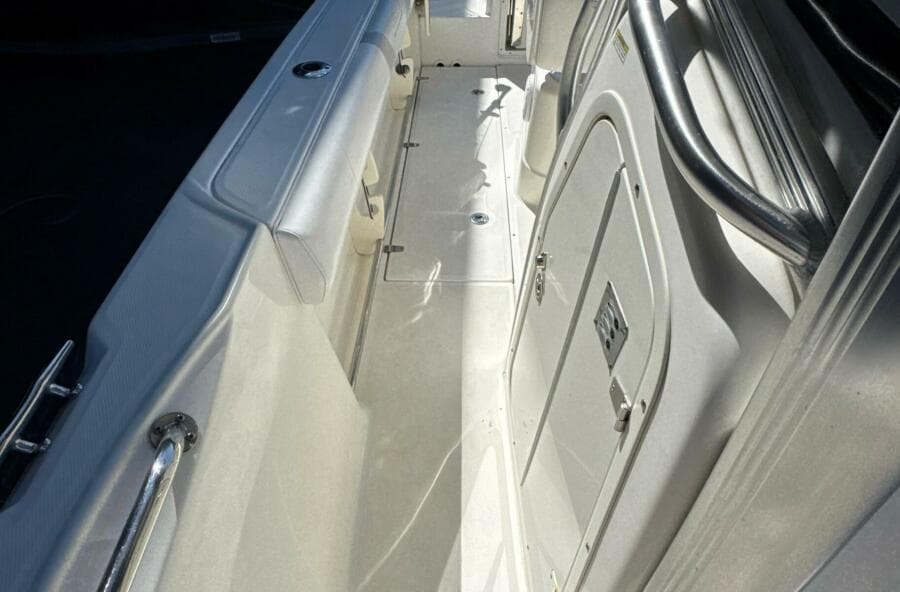 2014 Boston Whaler 220 Outrage