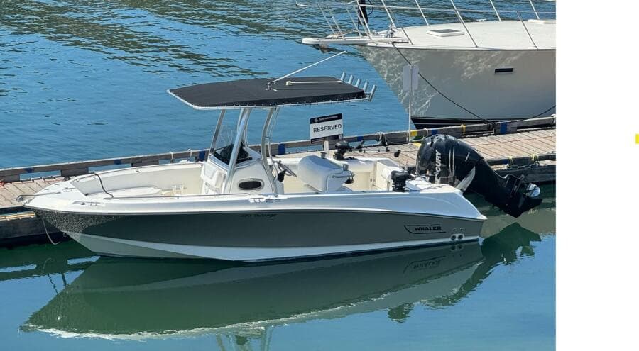 2014 Boston Whaler 220 Outrage