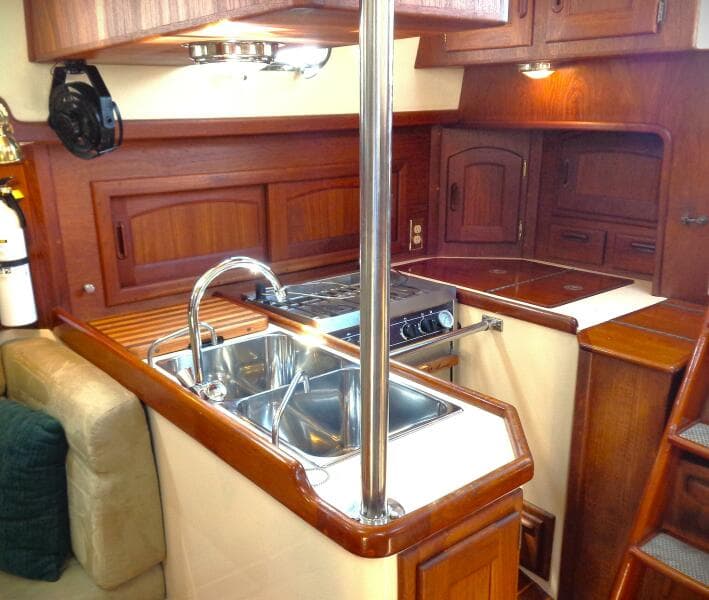 1995 Pacific Seacraft 37