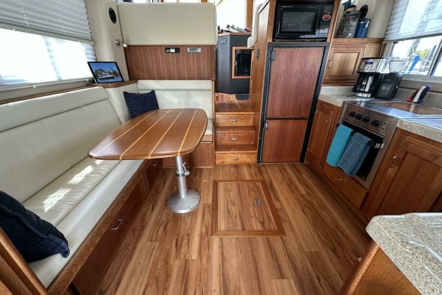 2005 American Tug 34 Pilothouse