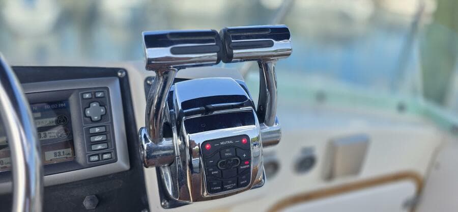 1983 Bertram 28 Flybridge Cruiser