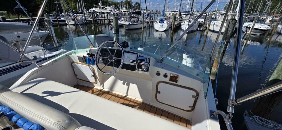 1983 Bertram 28 Flybridge Cruiser