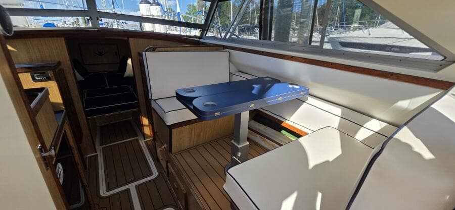 1983 Bertram 28 Flybridge Cruiser