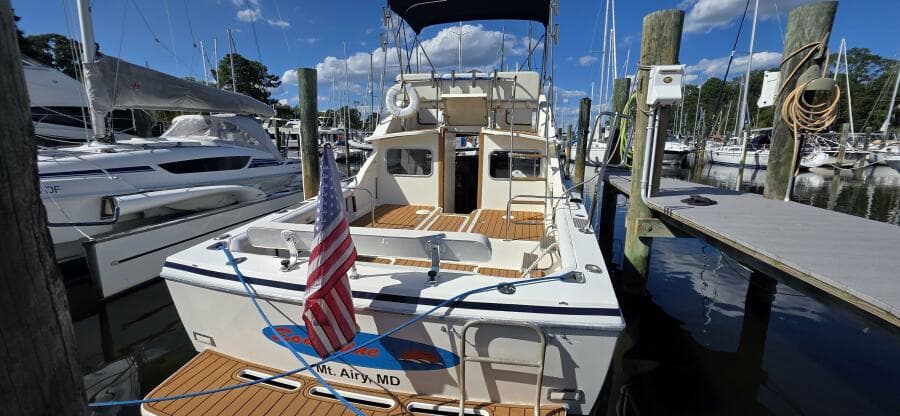 1983 Bertram 28 Flybridge Cruiser