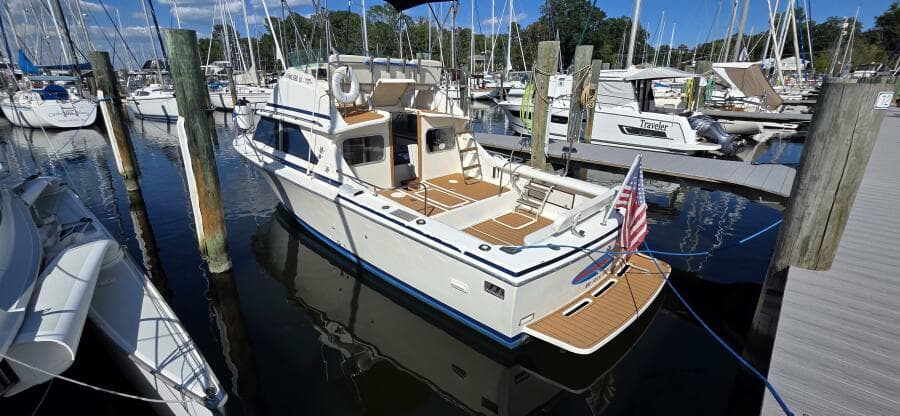 1983 Bertram 28 Flybridge Cruiser