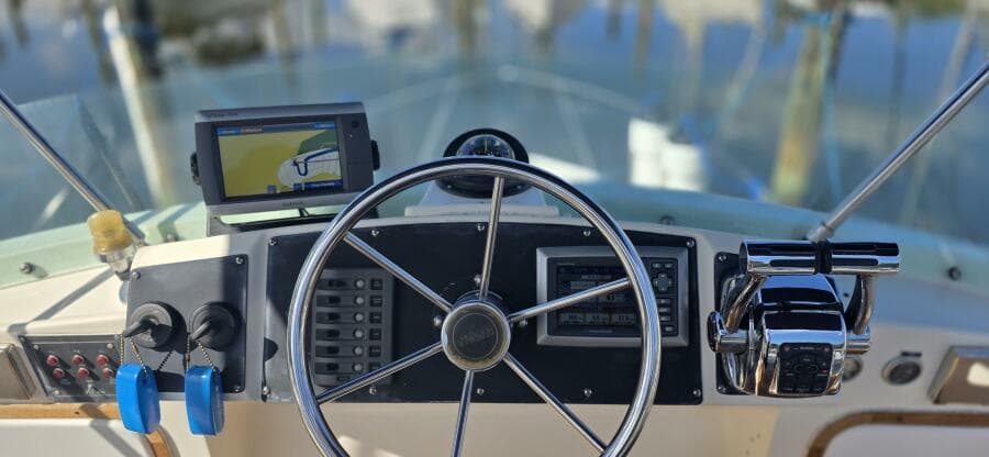 1983 Bertram 28 Flybridge Cruiser
