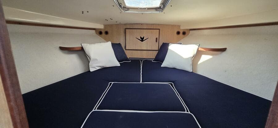1983 Bertram 28 Flybridge Cruiser
