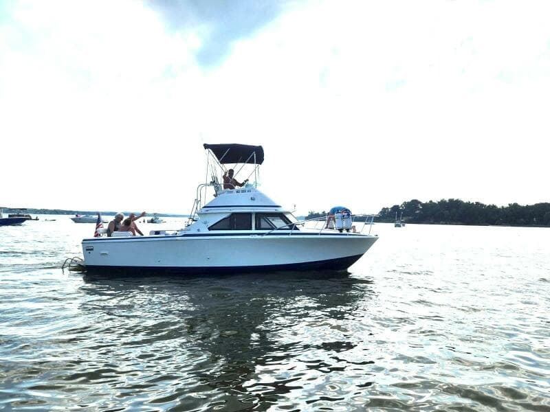 1983 Bertram 28 Flybridge Cruiser