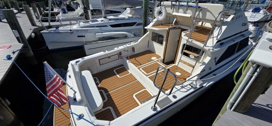 1983 Bertram 28 Flybridge Cruiser