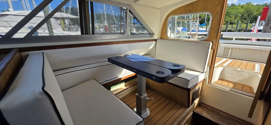 1983 Bertram 28 Flybridge Cruiser