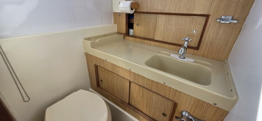 1983 Bertram 28 Flybridge Cruiser
