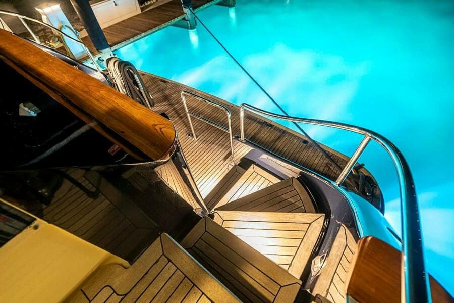 2000 Broward Raised Pilothouse