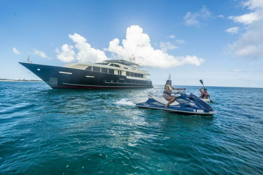 2000 Broward Raised Pilothouse
