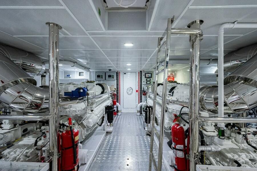 2020 Majesty Yachts 140