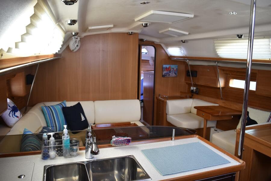 2016 Catalina 445