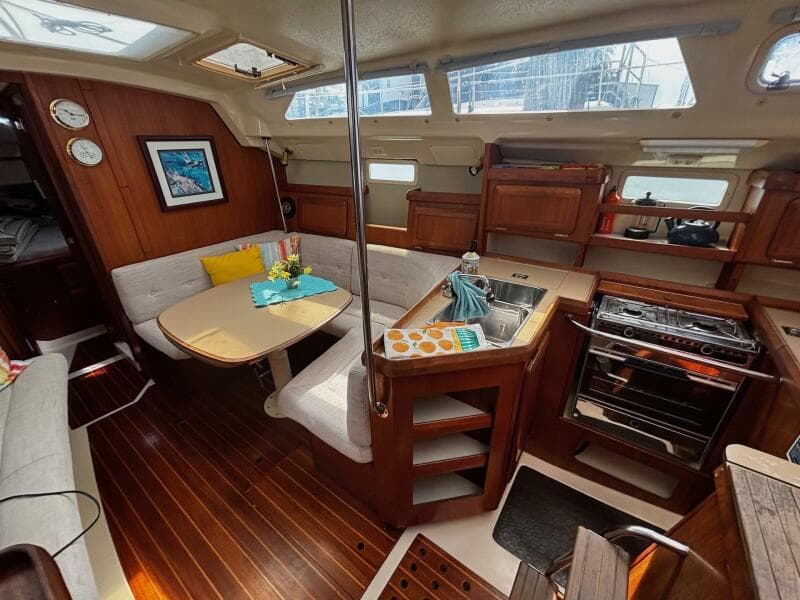 1993 Hunter 33.5