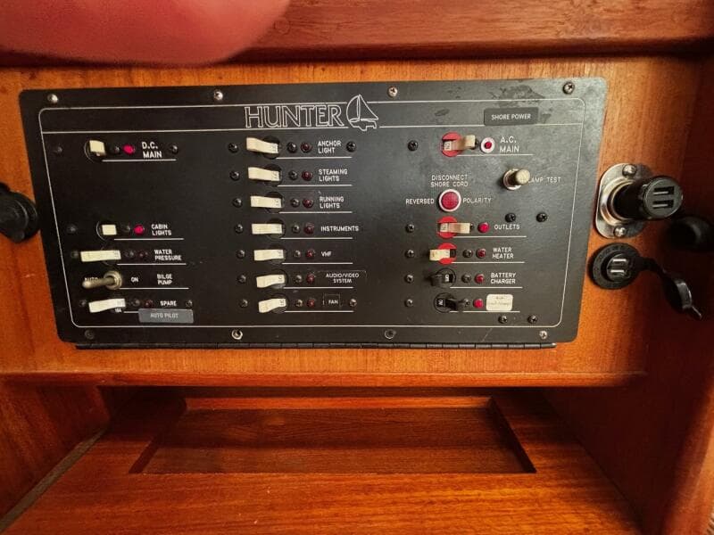 1993 Hunter 33.5