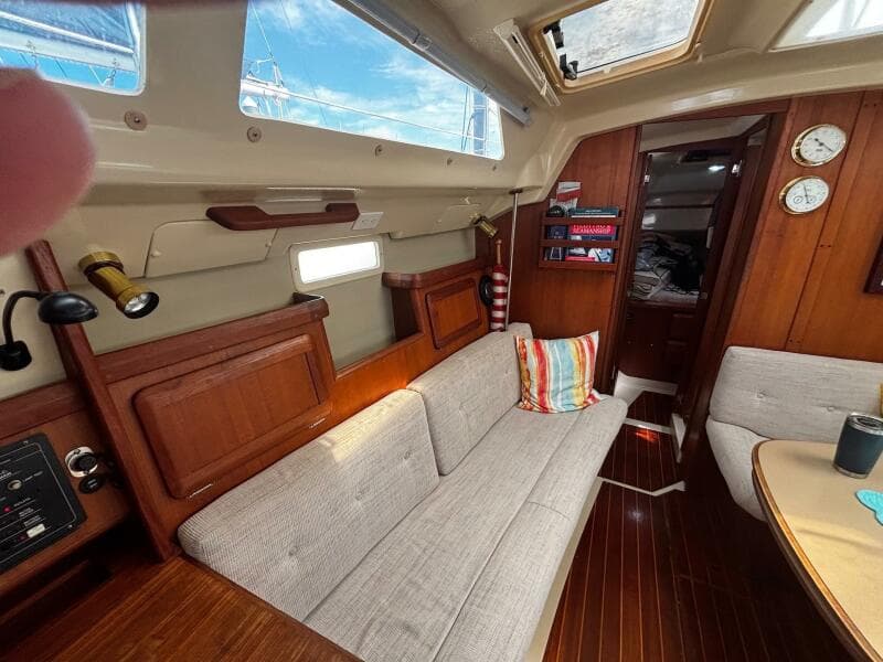 1993 Hunter 33.5