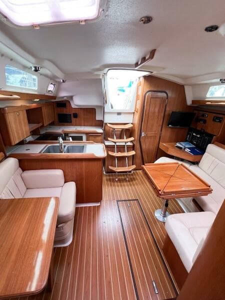 Salon Looking Aft