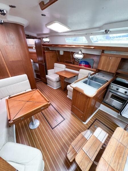 Salon & Galley