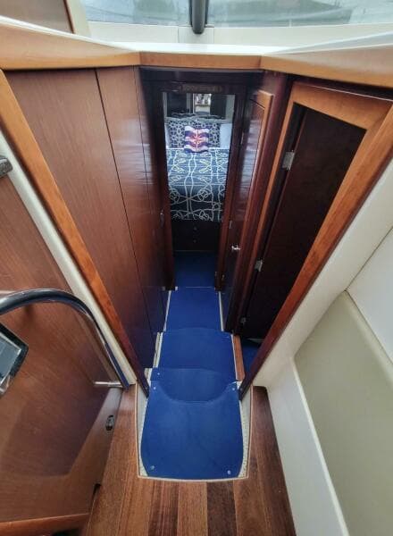 2011 Meridian 441 Sedan