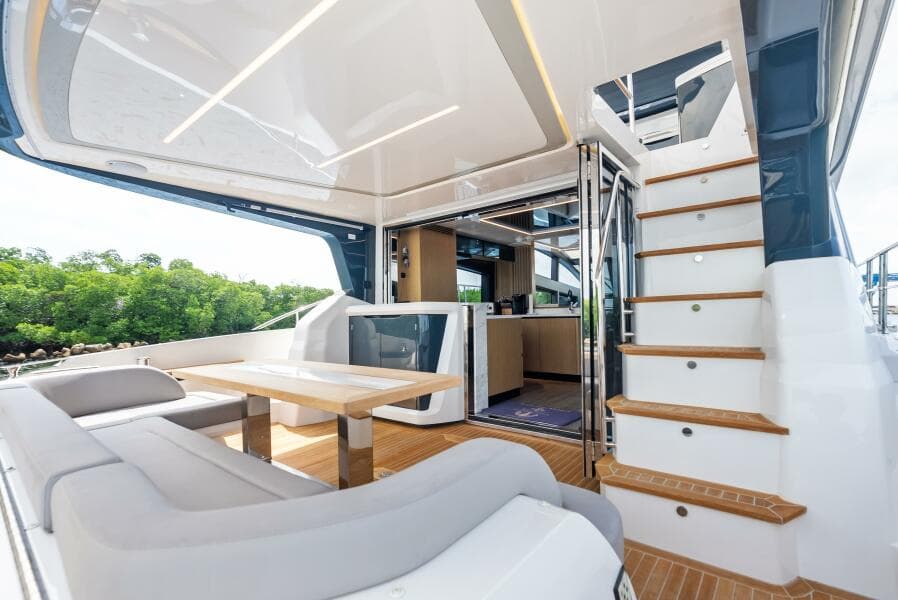 AFT DECK LOOKING FORWARD 
