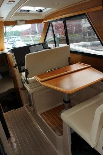 Salon Settee And Table