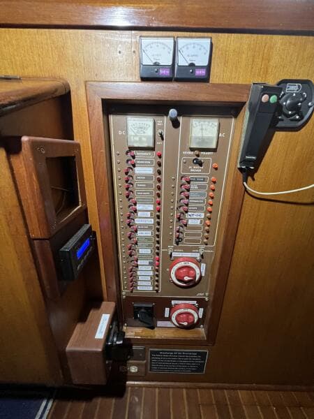1981 Sea Ranger 45 Raised Pilot House